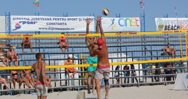 Seniorii duc "lupte" aprige pe plaja Arenei CVM - 3