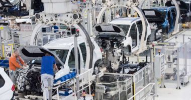Stire din Tehnologie : Fabricile Volkswagen se vor închide pentru două sau trei săptămâni