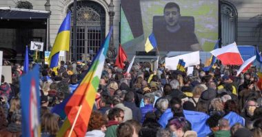 Stire din Actualitate : Volodimir Zelenski îi cere Elveţiei să ia măsuri contra oligarhilor ruşi