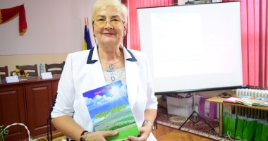 Stire din Politică-Administrație : Zilele Orașului Hârșova au debutat cu o nouă lansare de carte, marca prof. Volumia Sîngeorzan