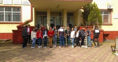 Galerie foto. Voluntar eco în școala mea. Elevii de la Colegiul "Tomis" s-au apucat de curățenie - 3