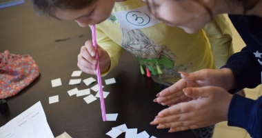 Stire din Social : Voluntari care schimbă viitorul copiilor  din centre de plasament