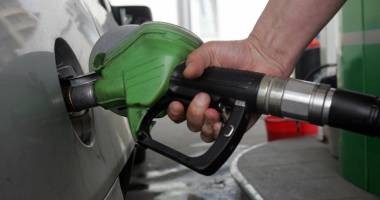Stire din Economie : Vom alimenta mașina cu carburanți, mai ieftin, la hipermarket?