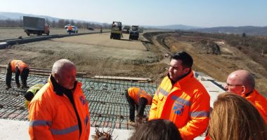 Stire din Economie : Vom avea o autostradă cap-coadă când Dumnezeu va conduce Ministerul Transporturilor!