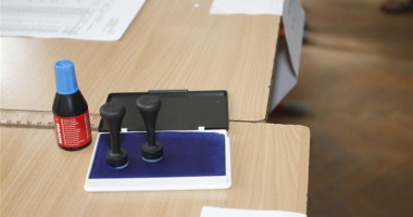 Stire din Politică-Administrație : REFERENDUM / Prezența la vot la ora 17.00 a fost de 26,89 %
