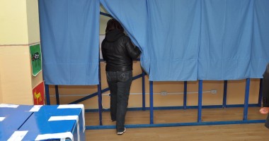 Stire din Politică-Administrație : Care români pot vota în străinătate