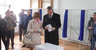 Stire din Politică-Administrație : Președintele Klaus Iohannis NU A VOTAT NICI PÂNĂ LA ACEASTĂ ORĂ