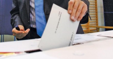 Stire din Politică-Administrație : REFERENDUM /  Secțiile de votare s-au deschis la ora 7.00