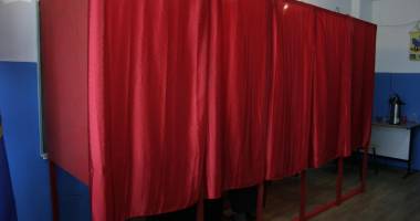 Stire din Politică-Administrație : Pe cine nu a reușit Ponta să convingă pentru a ajunge președinte