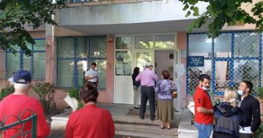 Cum se votează la Şcoala Gimnazială „Dimitri Ştiubei”, secţiile de votare nr. 125 - 129. - 3