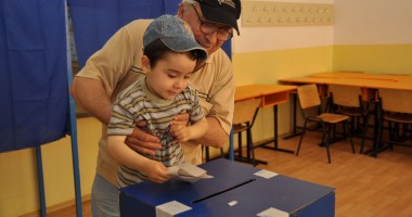 Stire din Politică-Administrație : ALEGERI EUROPARLAMENTARE - rezultate exit-poll. CINE A CÂȘTIGAT ȘI CINE A PIERDUT