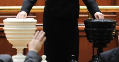 Stire din Politică-Administrație : PNL introduce o nouă moțiune împotriva Guvernului Ponta