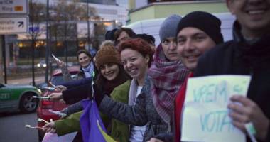 Stire din Politică-Administrație : Românii din Paris și-au pierdut răbdarea: "Vrem să votăm"
