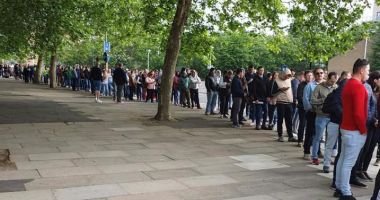 Stire din Politică-Administrație : Alegeri europarlamentare / Coadă și la Londra! Românii votează în număr mare