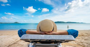 Stire din Social : Românii ar putea primi pe card cei 800 de lei de la stat pentru voucherele de vacanță!