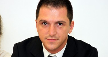 Stire din Politică-Administrație : Deputatul Mihai Tararache:  "Voucherele de vacanță reprezintă o gură  de aer pentru Constanța"