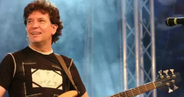 Stire din Actualitate : Doliu în muzica românească. Iulian Vrabete, basistul trupei Holograf, a încetat din viață