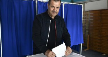 Stire din Politică-Administrație : Alegeri prezidenţiale/ Primarul Valentin Vrabie: „Vă invit să votați raţional”