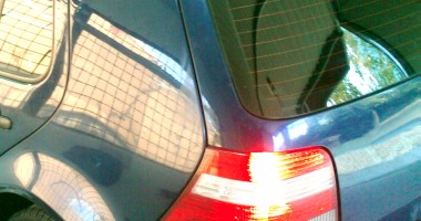 Stire din Eveniment : Vrei folii de protecție pe geamurile mașinii? Iată care sunt regulile