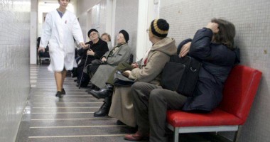 Stire din Sănătate : Vrei să-ți faci analize medicale? Iată când vei scăpa de stat la cozi