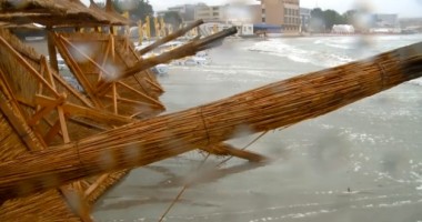 Stire din Social : Sudul litoralului DEVASTAT de furtuni / Video