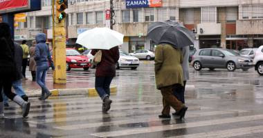 Stire din Social : A plecat gerul, vin ploile  și poleiul, la Constanța