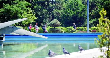 Stire din Social : Vreme ușor instabilă, dar călduroasă, pe litoral