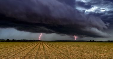 Meteorologii ANM au emis cod galben de ploi și vijelii în 27 de județe, începând de miercuri