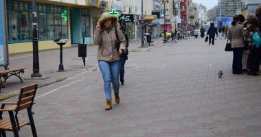 Stire din Social : Nori şi frig, la Constanţa