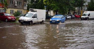 Stire din Social : Vreme instabilă, cu multe ploi şi cu temperaturi oscilante, la malul mării