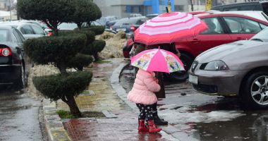 Stire din Social : Vreme ploioasă, în weekend, pe litoral şi în Dobrogea