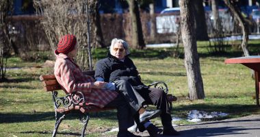Stire din Social : Vreme însorită şi ceva mai caldă, la malul mării. De joi revine gerul