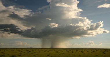 Stire din Social : Vârful episodului de vreme rea pe care îl traversează România va avea loc în această seară