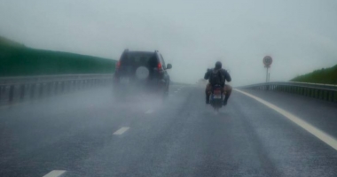 Plouă torențial pe Autostrada A2