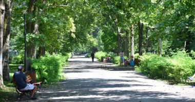 Vreme caldă, dar cu descărcări electrice şi vijelii