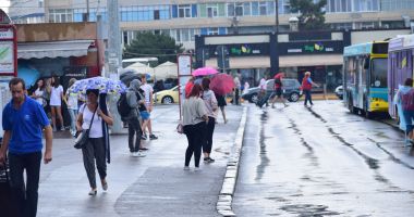 Vremea se răceşte considerabil. Temperaturile minime sunt de 15-18 grade