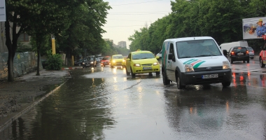 Stire din Social : Vijelii și ploi torențiale la Constanța. RAJA a activat comandamentul de urgență