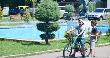 Stire din Social : Zile de foc și nopți tropicale, pe litoral. Temperaturi maxime istorice, așteptate mâine și poimâine