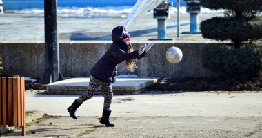 Stire din Social : Soare și maxime de 7 grade Celsius, astăzi, la Constanța