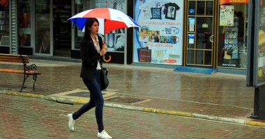 Ploi și furtuni, de la noapte, la Constanța. Meteorologii  au emis cod galben