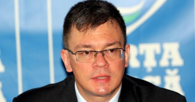 Stire din Politică-Administrație : Mihai Răzvan Ungureanu:  "Vrem să provocăm electoratul la o schimbare a clasei politice în integralitate"