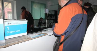Stire din Social : Vreți să evitați cozile interminabile?  Taxele și impozitele pot fi achitate și la bancă
