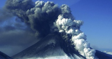Stire din Actualitate : Traficul aerian din Alaska, perturbat de erupția unui vulcan
