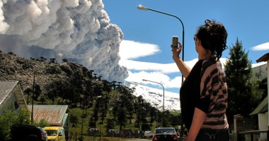 Stire din Actualitate : Mii de oameni, evacuați în Chile și Argentina, amenințați de erupția vulcanului Copahue