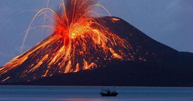 Stire din Actualitate : Vulcanul Semeru din Indonezia face ravagii după ce a erupt: Zeci de morți