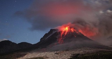 Stire din Actualitate : Vulcanul Bardarbunga erupe! Traficul aerian a fost interzis