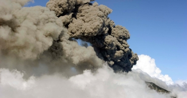 Stire din Actualitate : Panică  în Costa Rica după erupția unui vulcan. Capitala,  sub fum