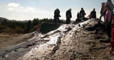 Locul din România unde pământul a dat în clocot - 4