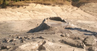 Locul din România unde pământul a dat în clocot - 5