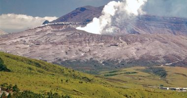 Stire din Actualitate : Vulcanul de pe muntele Aso din Japonia a erupt